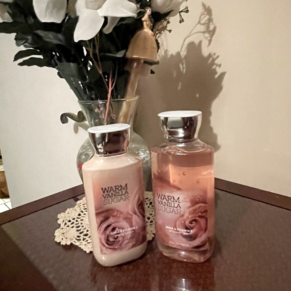 Bath & Body Works Warm Vanilla Sugar Shower Gel & Body Lotion